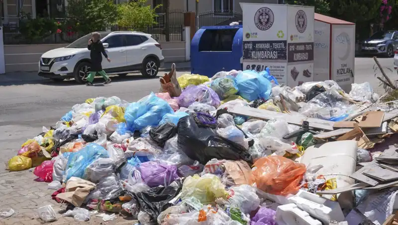 İzmir'de Çöp Yığınları Ne Yazık Ki Artıyor: Çözüm Nedir?