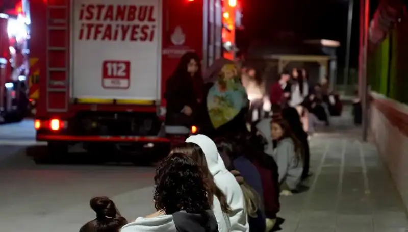 Kız Öğrenci Yurdunda Yangın: 2500 Kişilik Tesis Alev Alev Yandı!