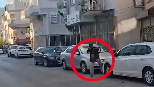 İzmir'de Göz Göze Geldiği Saldırganla Çatışan Vatandaşın Cesareti