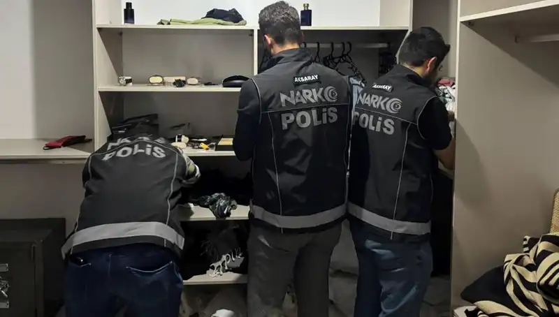 Son Dakika: Uyuşturucu Operasyonunda F Serisi Dolarlar Ele Geçirildi
