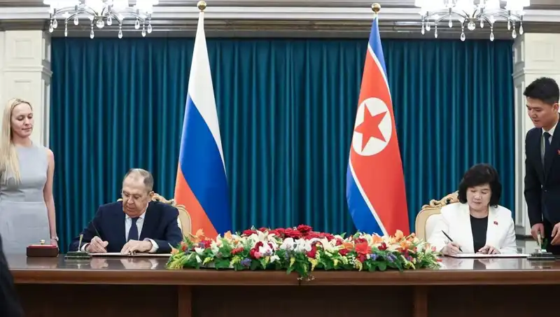 Kuzey Kore ile Rusya Arasındaki Görüşme: Lavrov'un Mesajları Ne Anlama Geliyor?