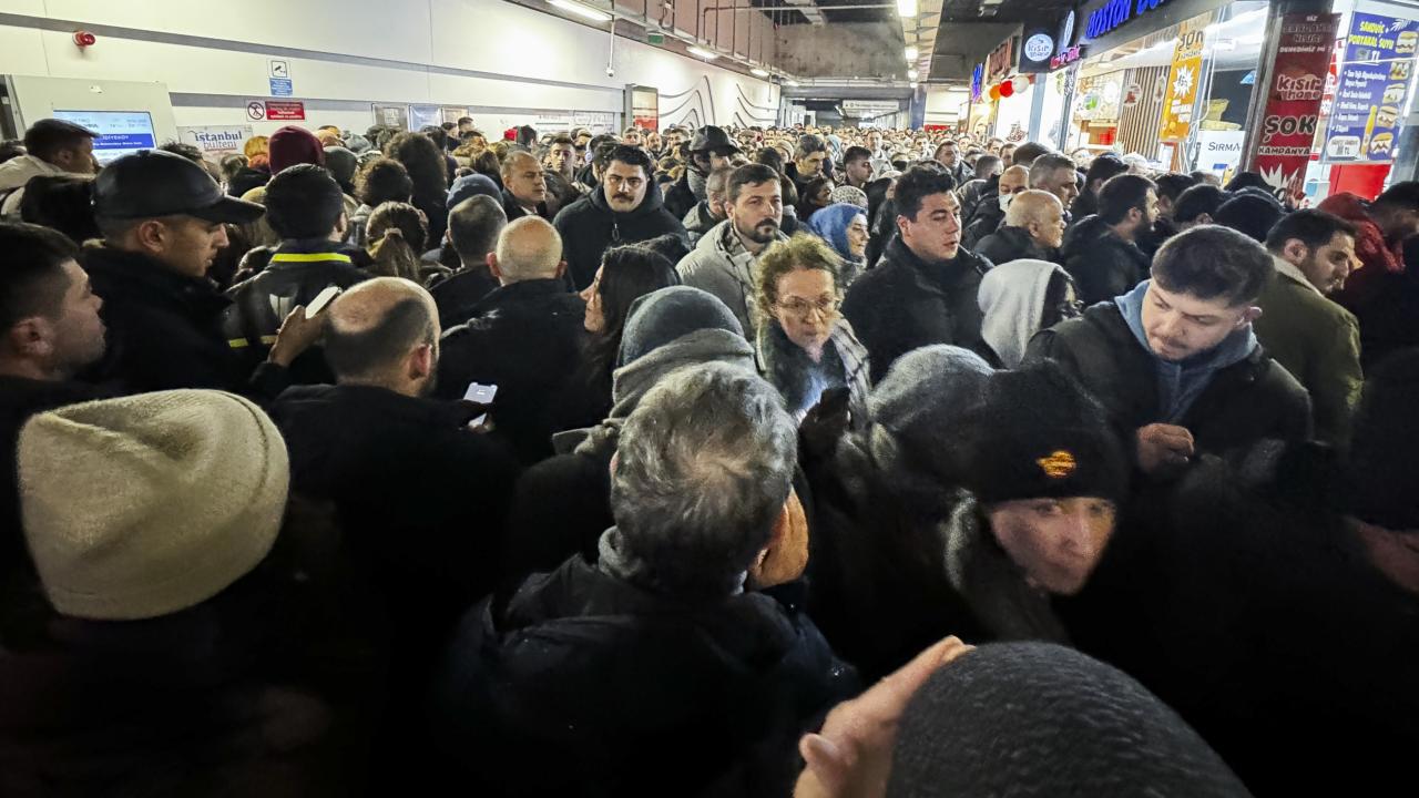 İstanbul'da Kar Yağışı Hayatı Olumsuz Etkiledi