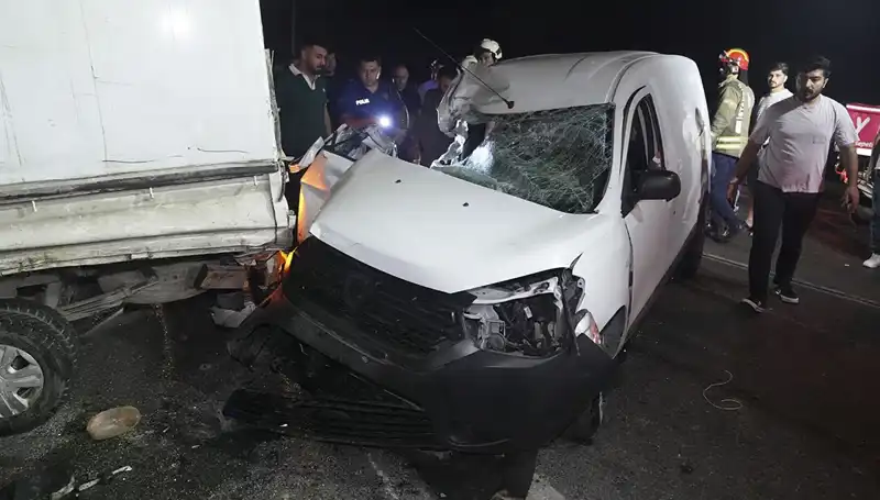 İstanbul'da Feci Kaza: 3 Kişi Hastaneye Kaldırıldı!