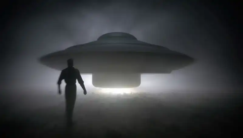 UFO Uzmanından Şok Açıklama: "Uzaylılar Masum İnsanları Hedef Alıyor!"