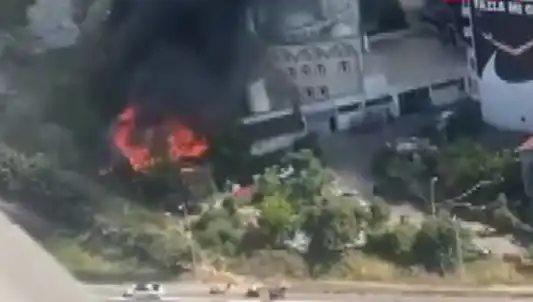 Kağıthane'de Korkutan Yangın: Dumanlar Gökyüzünü Koyulaştırdı
