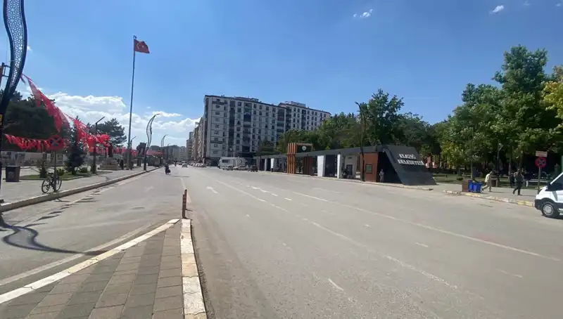 Elazığ'da Hayat Durduruldu, Sokaklar Neden Boş Kaldı?