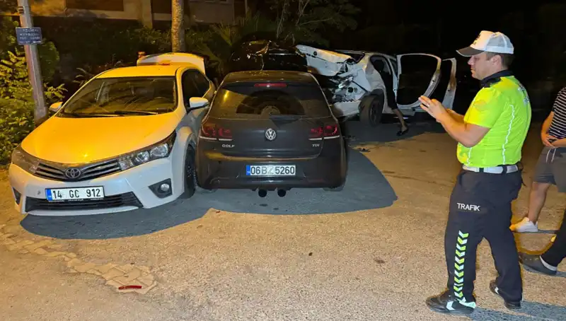 Alkollü Sürücü Kaçış Yolunu Sıfırladı: Üç Aracı Sıçratarak Durdu