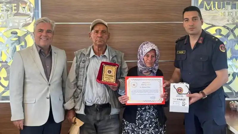 Tek Varlıkları Olan Evi Jandarmaya Bağışladılar: Bir Aileden Duygulandıran Hareket