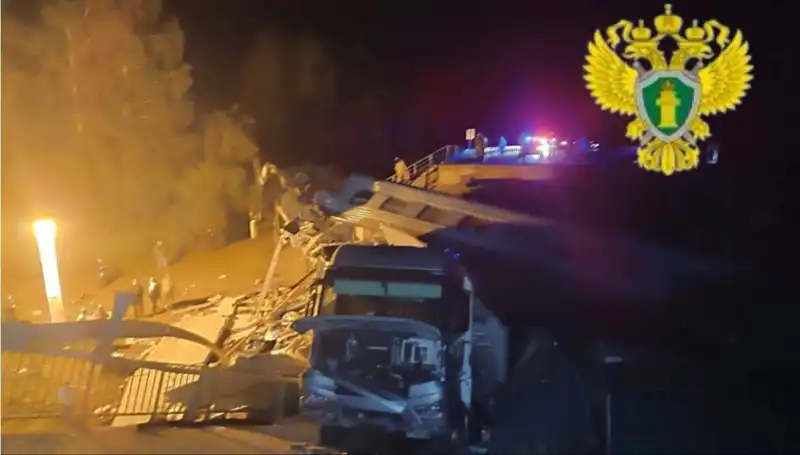 Rusya'da Tren Üzerine Çöken Köprü: Trajedi, Ölümler ve Yaralılar