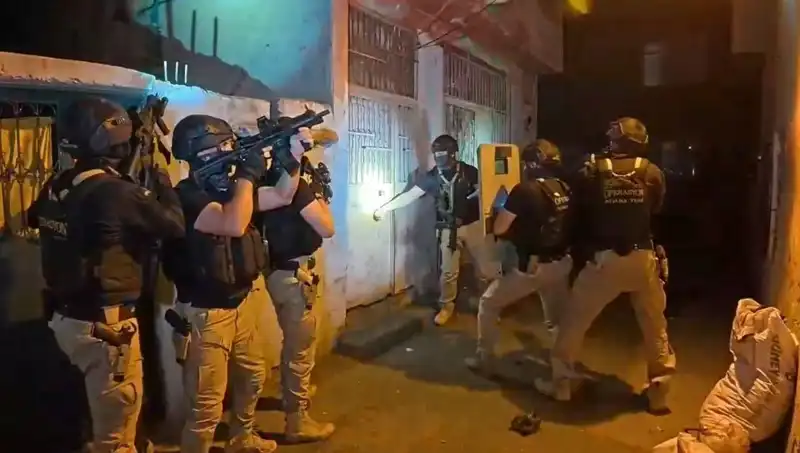 İstanbul'da DAEŞ Operasyonunda 18 Kişi Gözaltına Alındı: Detaylar Ortaya Çıktı