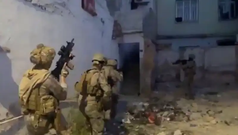 Türkiye'de Dev Uyuşturucu Operasyonu: 2 Bin 311 Şüpheli Ele Geçirildi