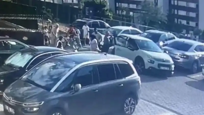 Eşini ve Yakınlarını Araba ile Ezdi: Şok Olayın Ardındaki Gerçekler