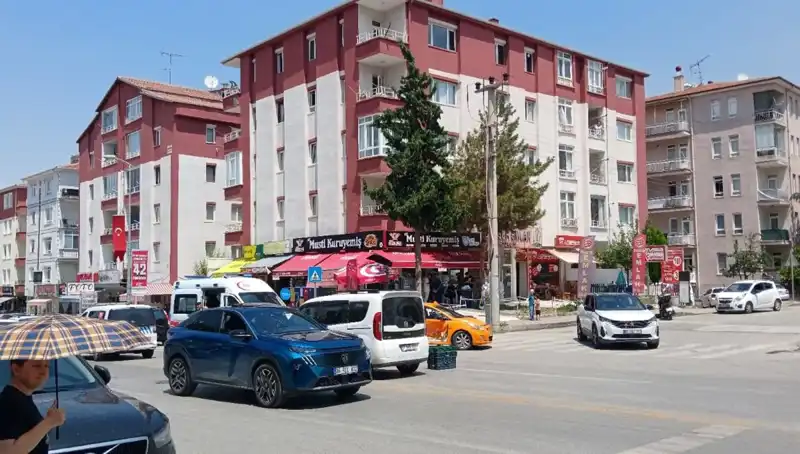 Taksi ve Otomobil Çarpışması: Şehirde Büyük Kaza Panik Yarattı