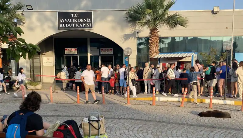 Bayram Tatilinde Midilli Adası’na Yoğun İlgi: Tatilciler Akın Etti!