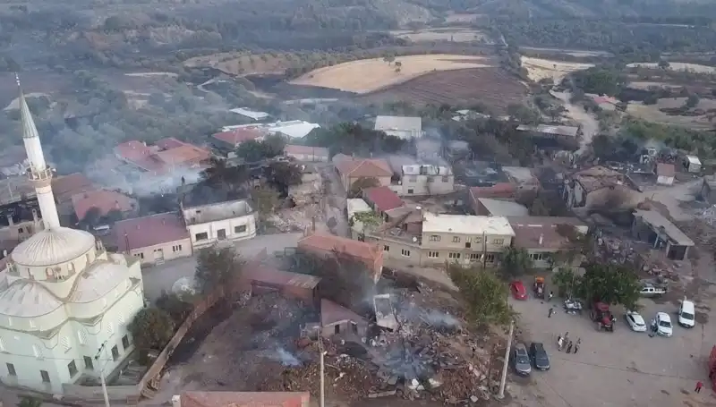 Çanakkale'deki Orman Yangını: Doğa Felaketi Hava Görüntüleriyle Belgelendi
