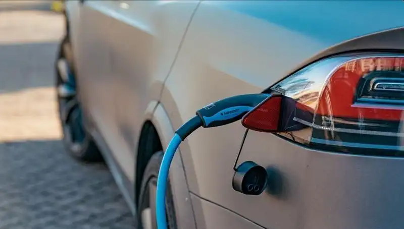 Elektrikli Araç Alımında Düşüş: Nedenleri ve Gelecek Beklentileri
