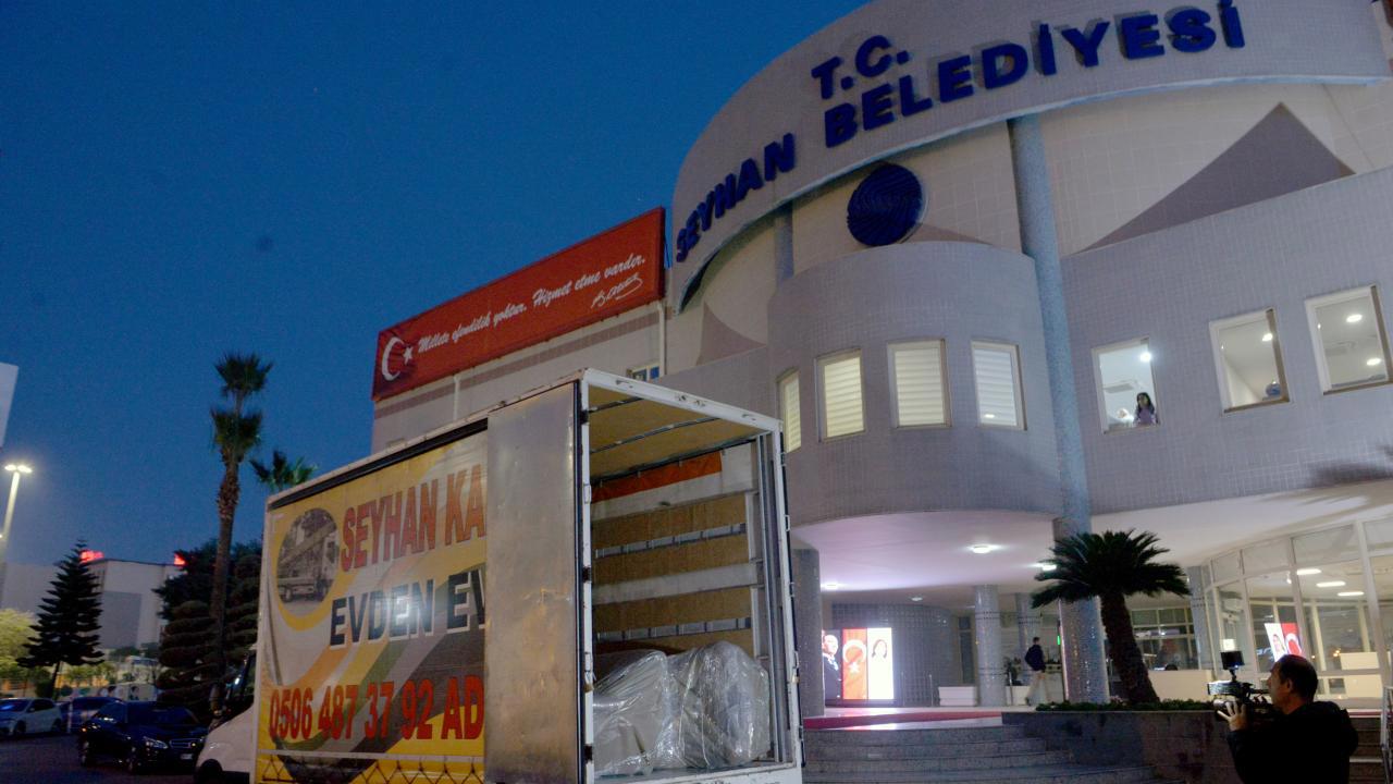 Seyhan Belediyesine Büyük Sıkıntı! Haciz Kararı Geldi