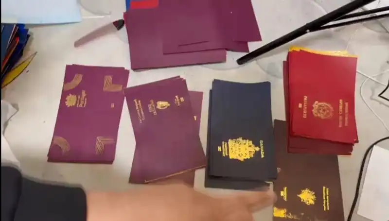 Sahte Kimlik Üreticilerine Şok Baskın: Vize ve Pasaport Sıkıntısına Son!