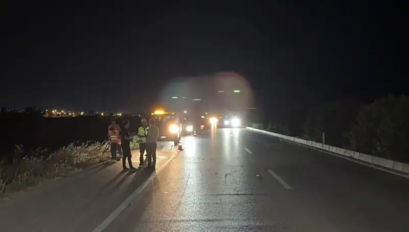 Adana'da Feci Zincirleme Trafik Kazası: Üç Araç Bir Araya Geldi